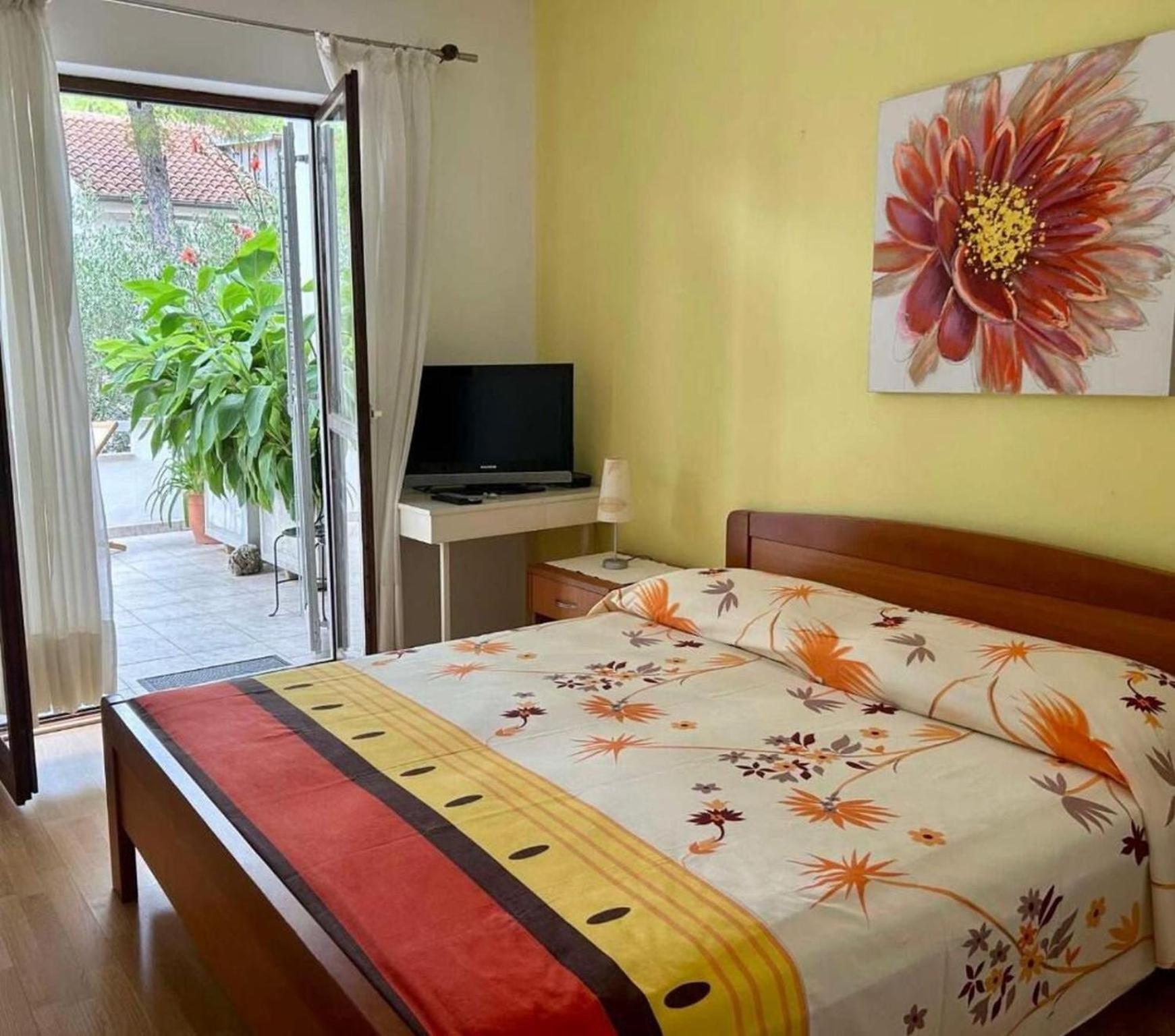 Apartments Matkov - Quite And Peaceful Location Jelsa  Esterno foto