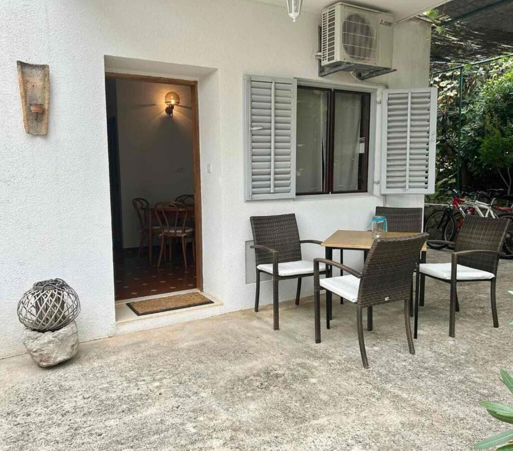 Apartments Matkov - Quite And Peaceful Location Jelsa  Esterno foto