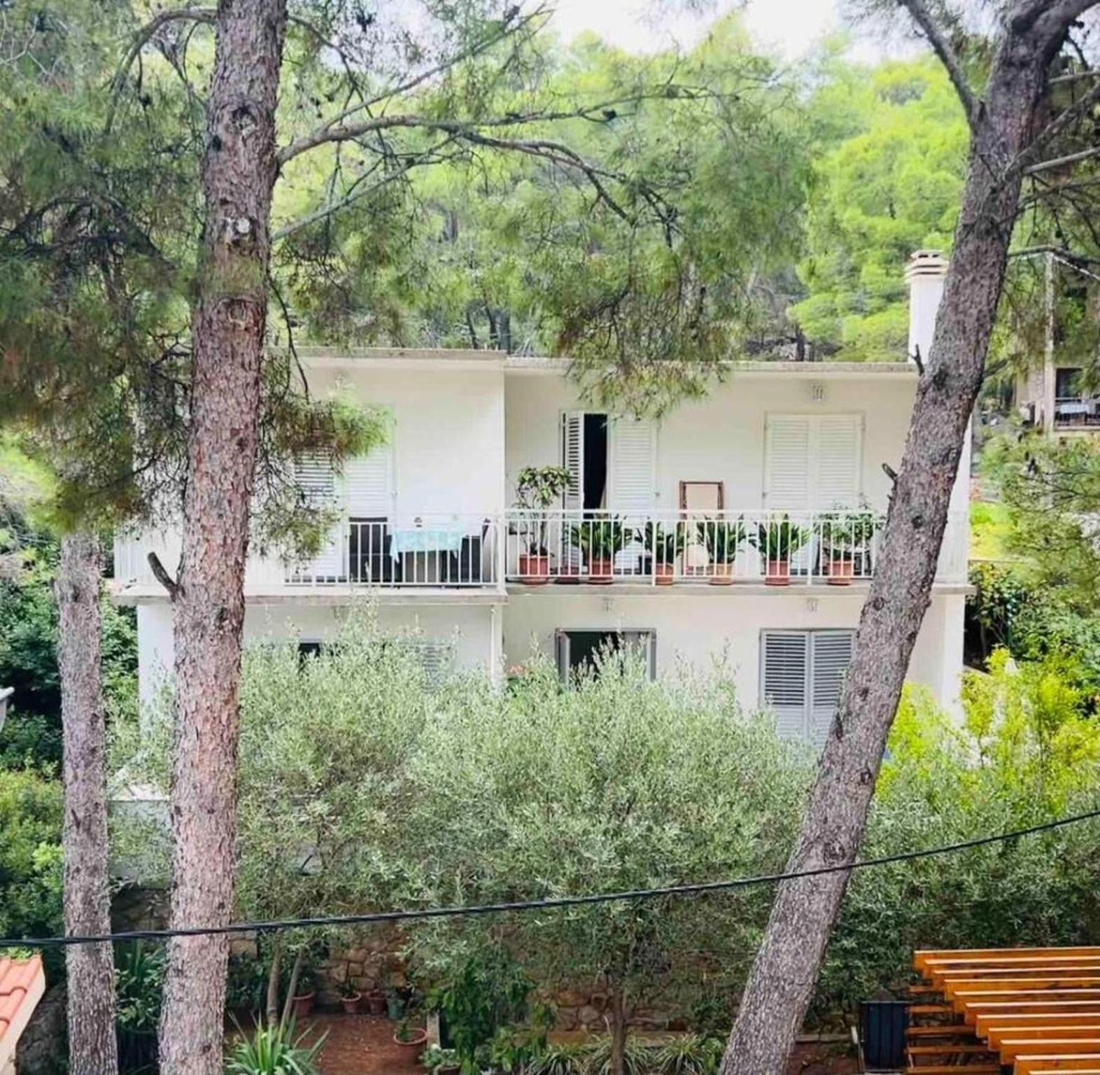 Apartments Matkov - Quite And Peaceful Location Jelsa  Esterno foto