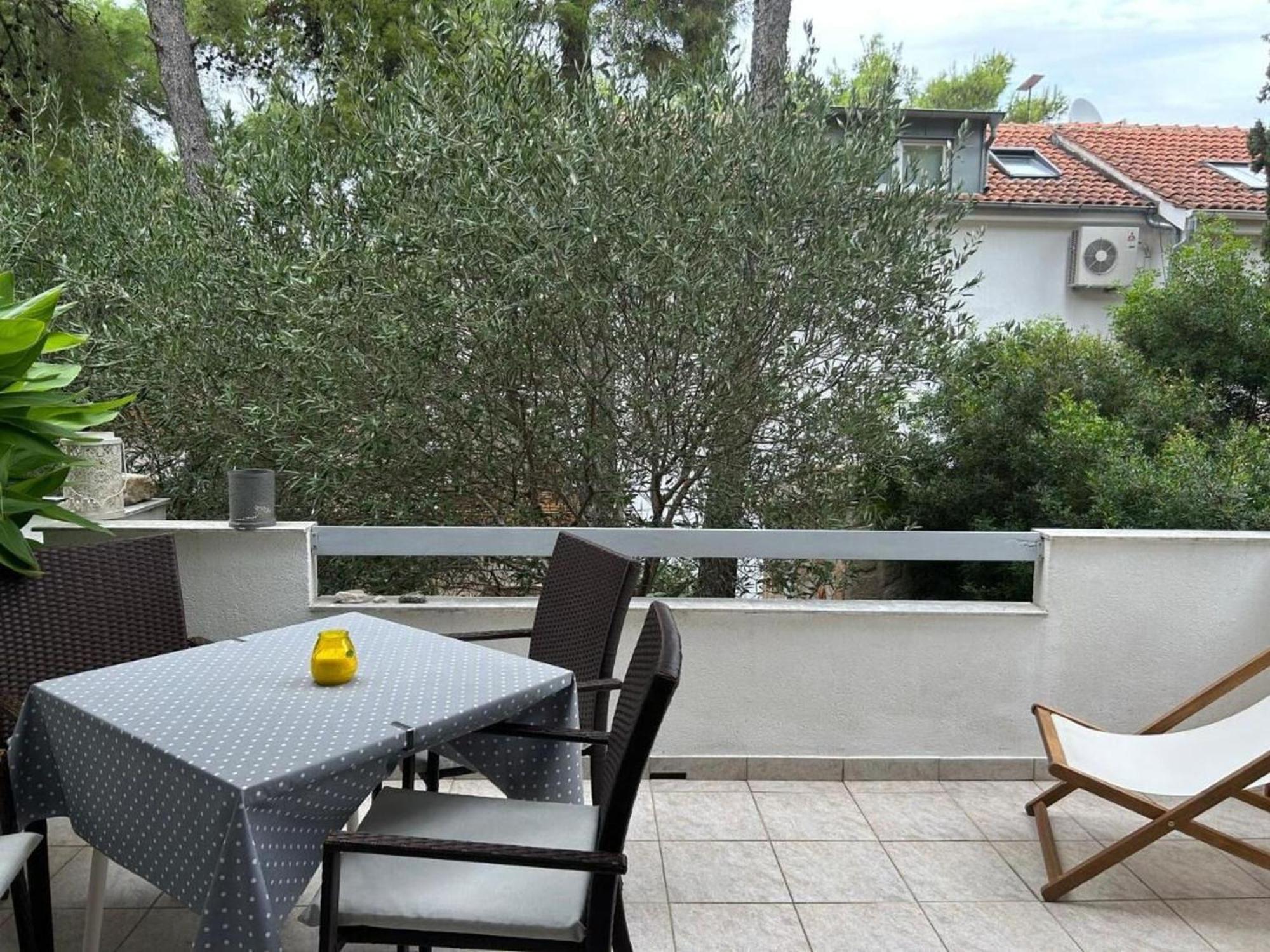 Apartments Matkov - Quite And Peaceful Location Jelsa  Esterno foto